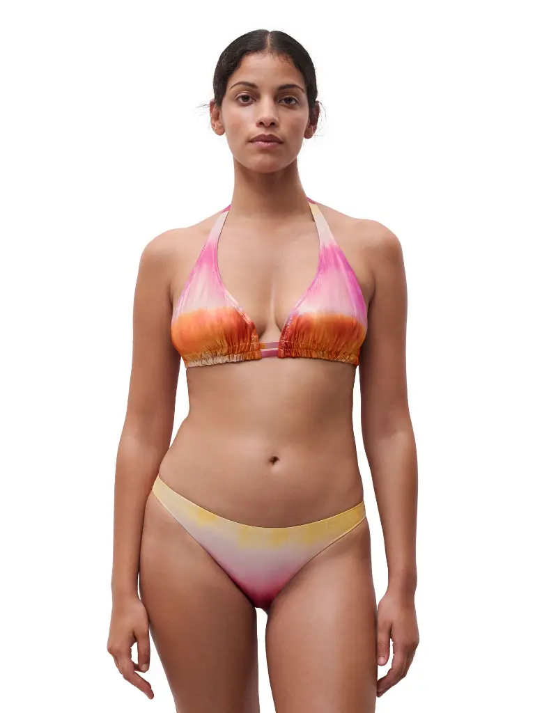 C22KQF-A19_M_METALLIC_C22KA0-A19_S_METALLIC_ECOM_LOOK_WEB_WH_FT.webp