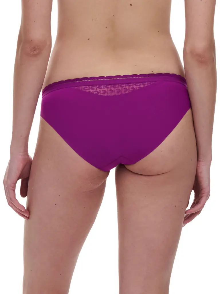C11ZA0-0U4_36_MONOGRAM_ECOM_CROP_WEB_WH_BK.webp