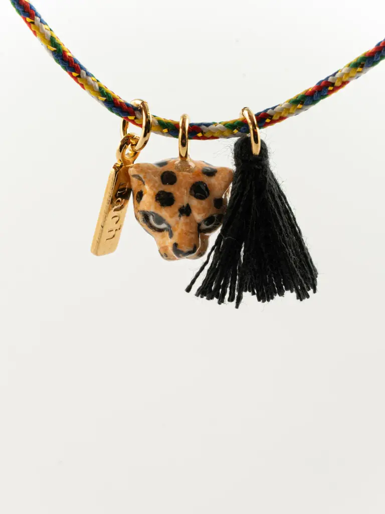 bracelet-charm-s-multicolore-leopard-avec-pompon_cd53c72b-42ed-4a81-a568-e8f328e303e3.webp