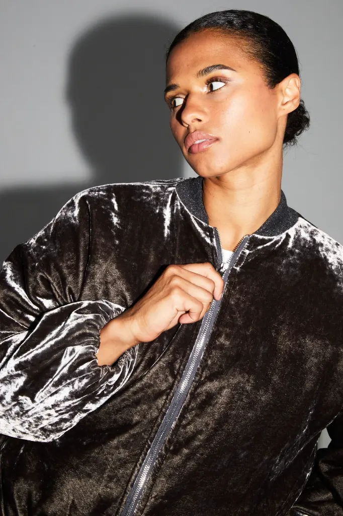 4H252044492_ 38.webp