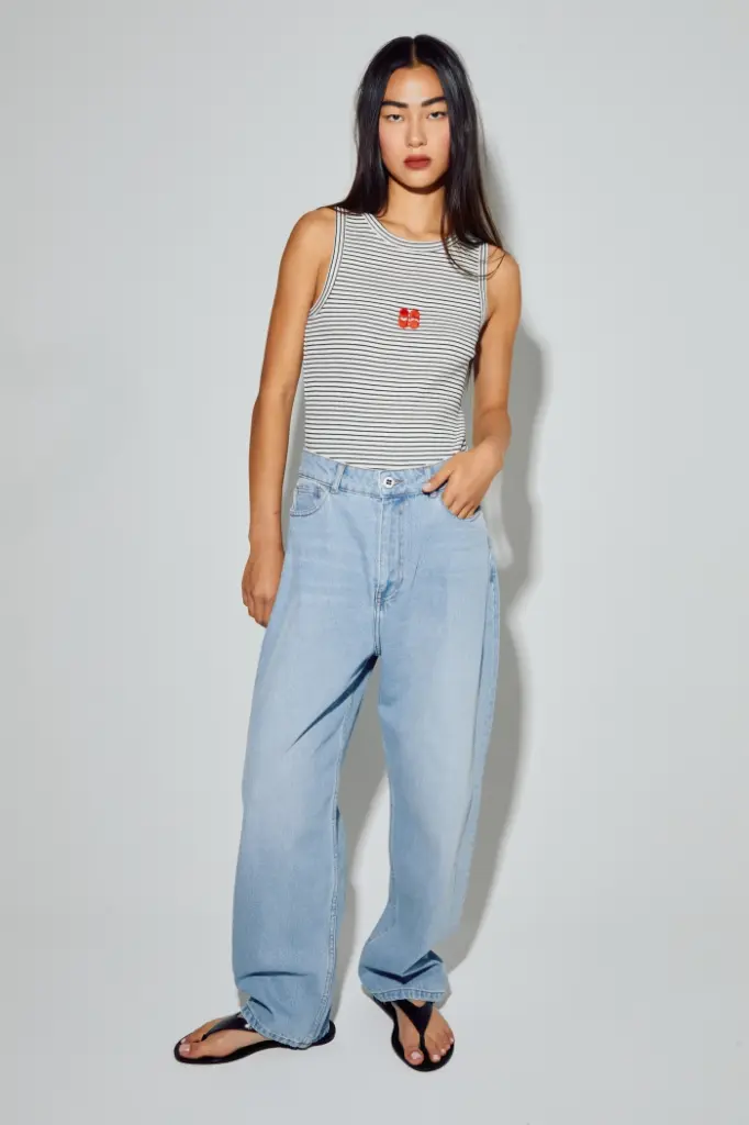 top-theo-rayure-black-logo-red (1).webp