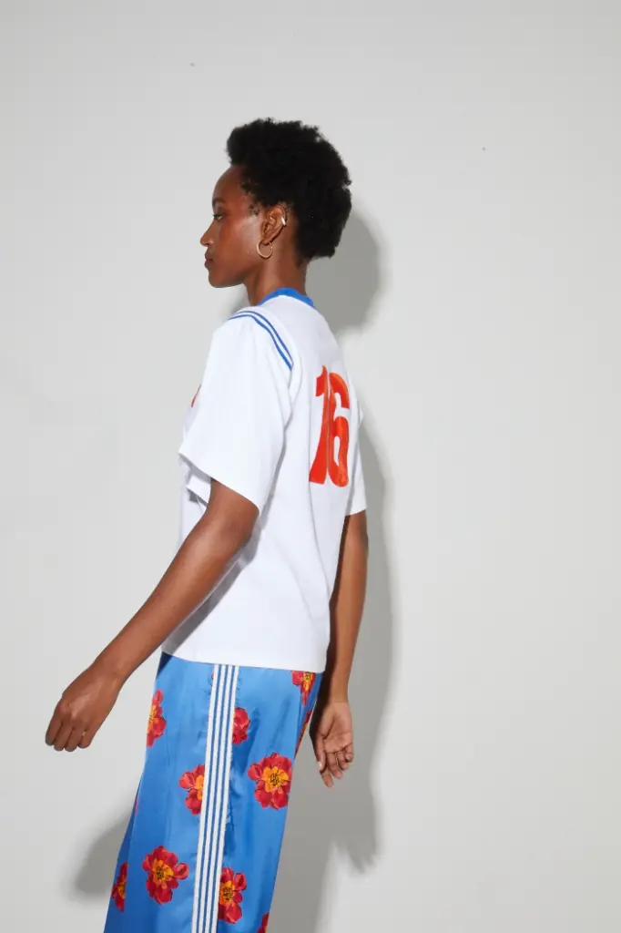 t-shirt-colette-college-blue-orange (2).webp