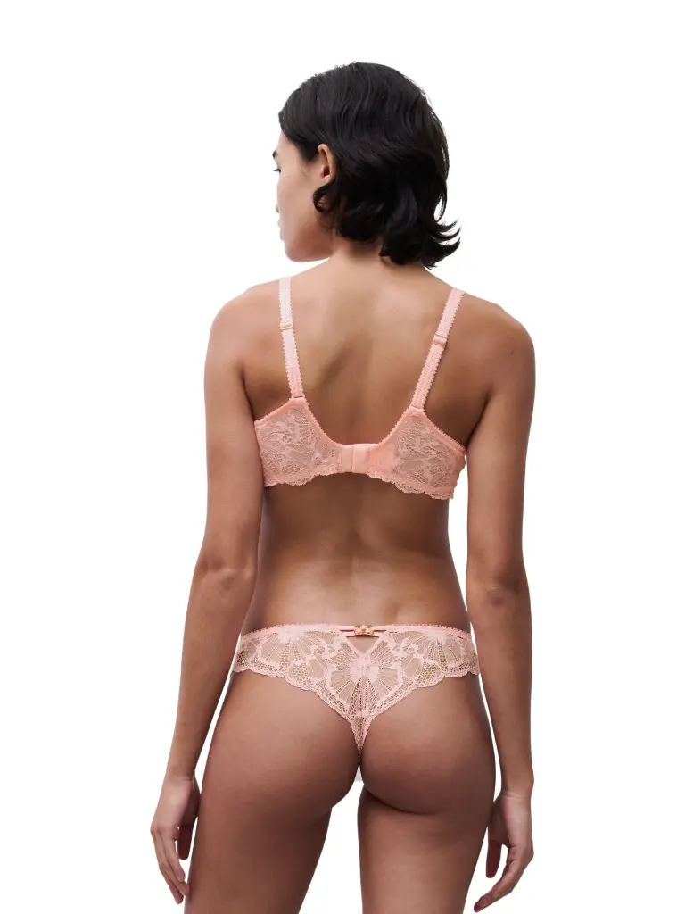 C19YNR-094_B75_MUSE_ECOM_LOOK_WEB_WH_BK.webp