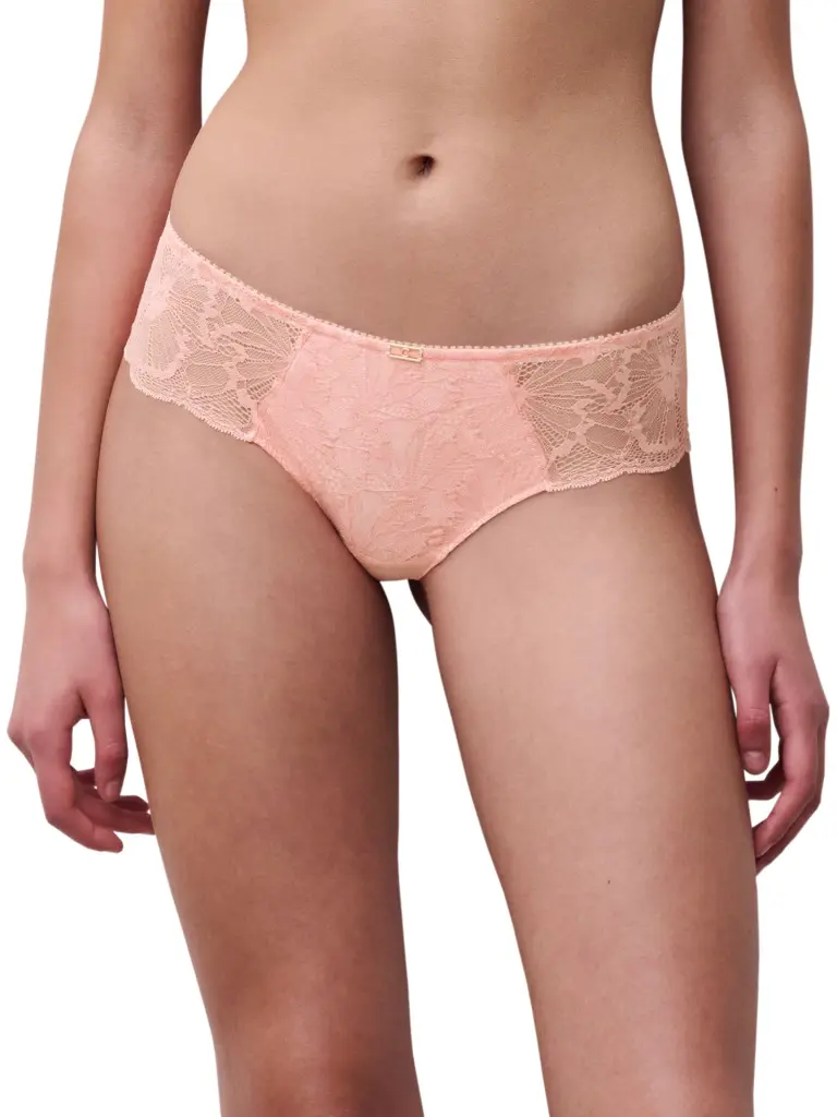C19YB0-094_36_MUSE_ECOM_CROP_WEB_WH_FT.webp