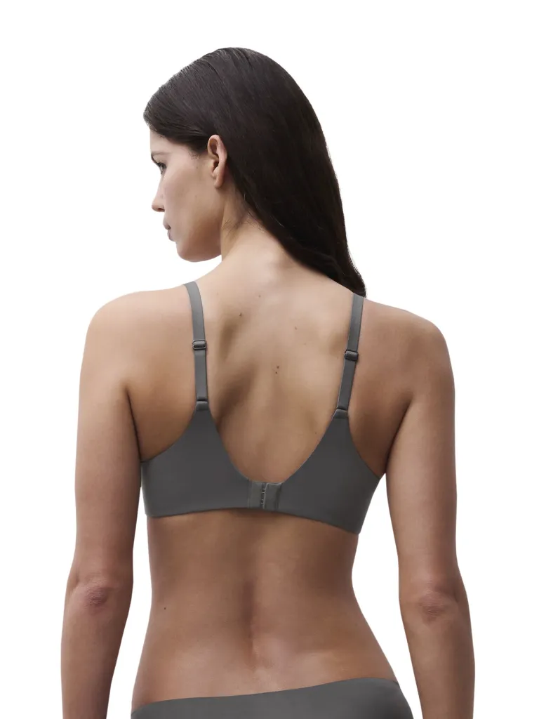 C13F10-09W_B75_NORAH_ECOM_CROP_WEB_WH_BK.webp