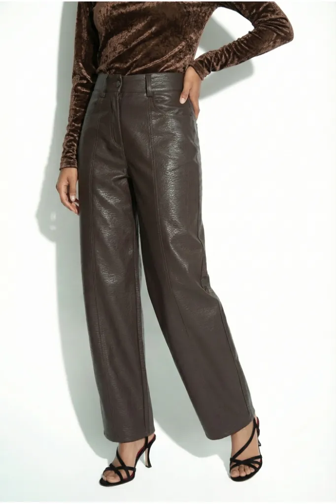pantalon-raya-leather-brown (6).webp