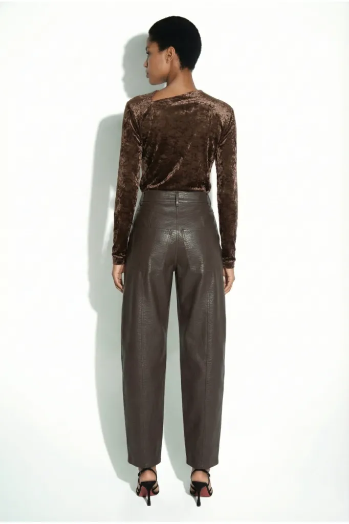 pantalon-raya-leather-brown (4).webp