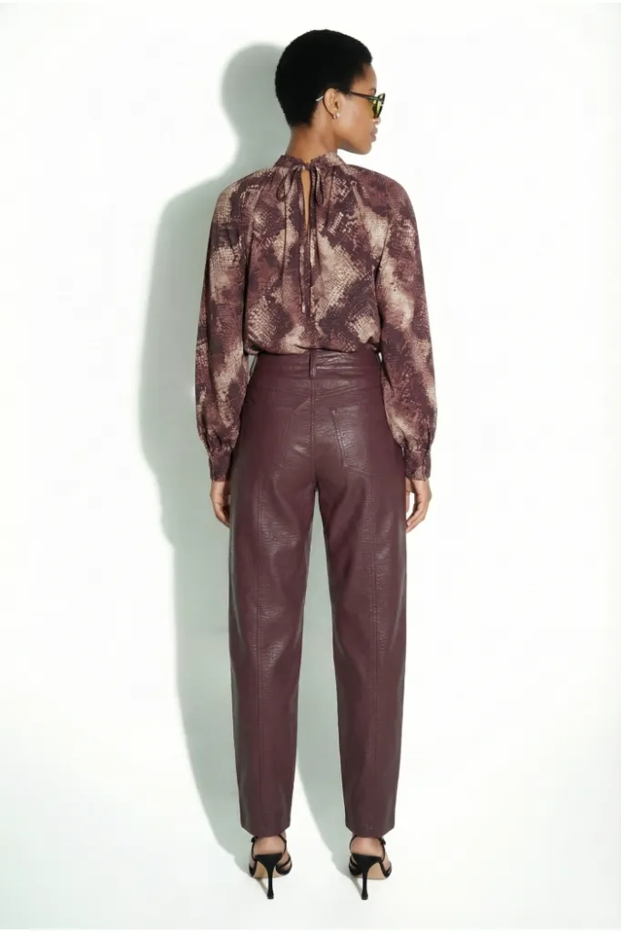 pantalon-raya-leather-bordeaux (6).webp