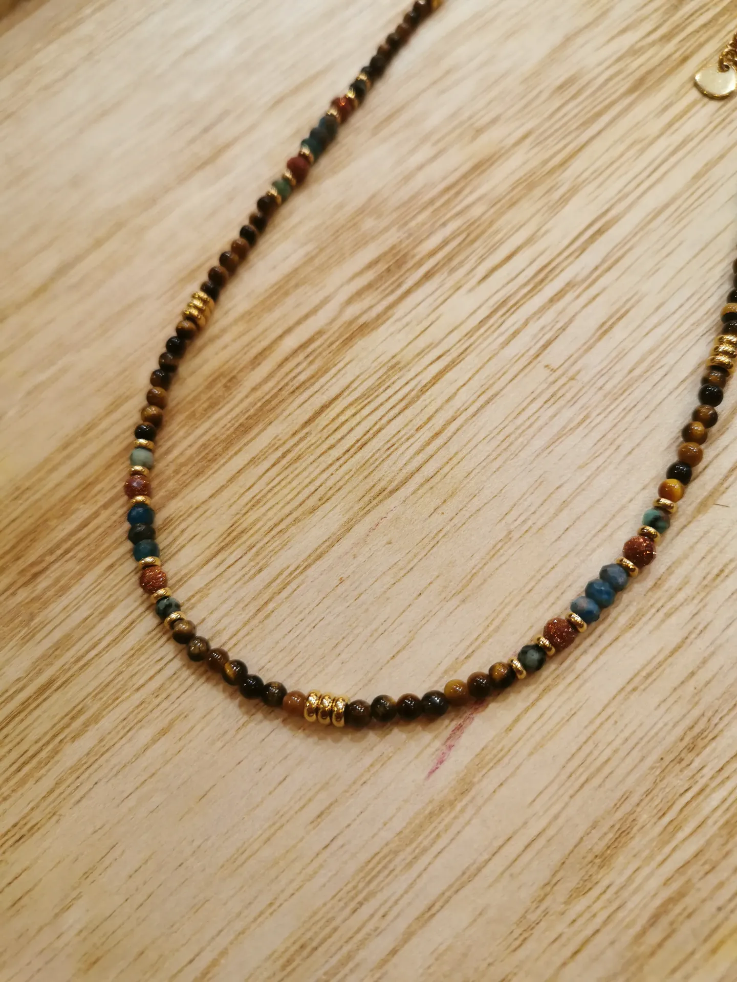 COLLIER EVA