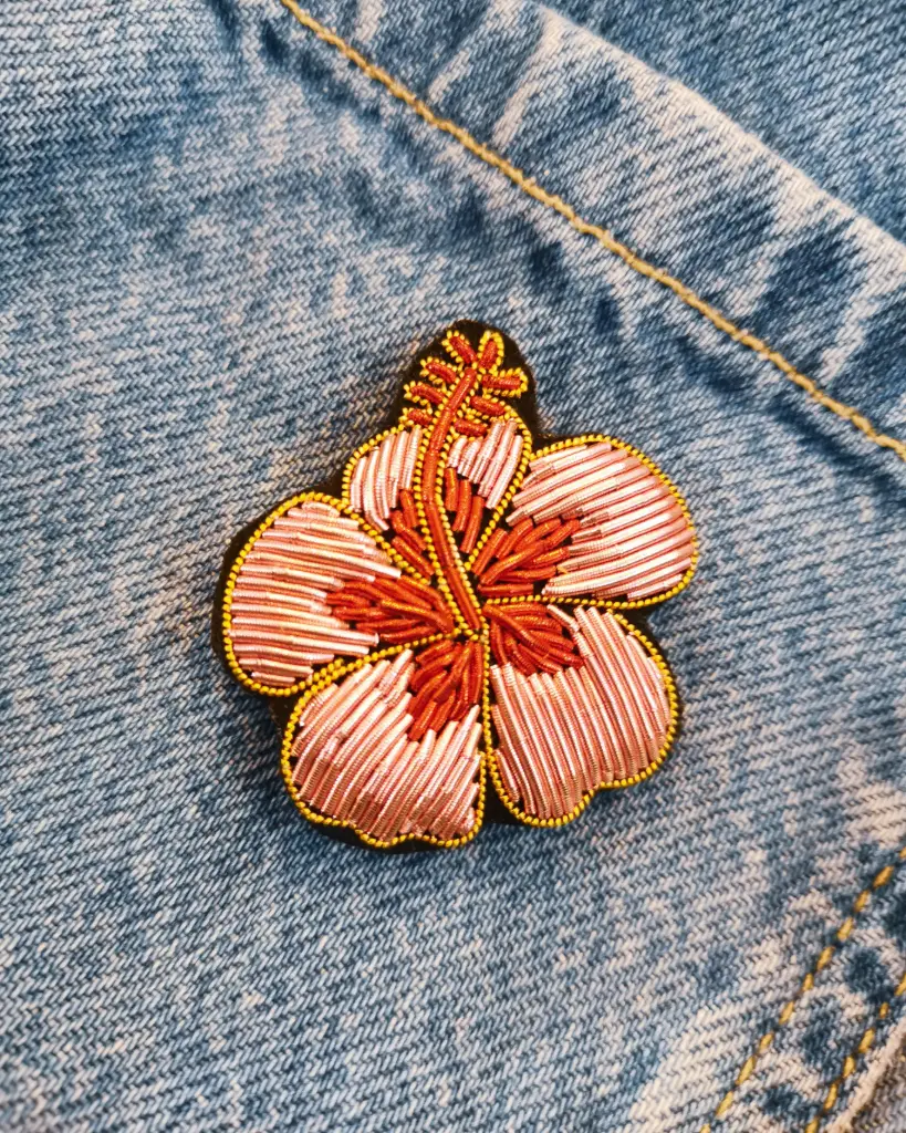 BROCHE TISSÉE TIARÉ