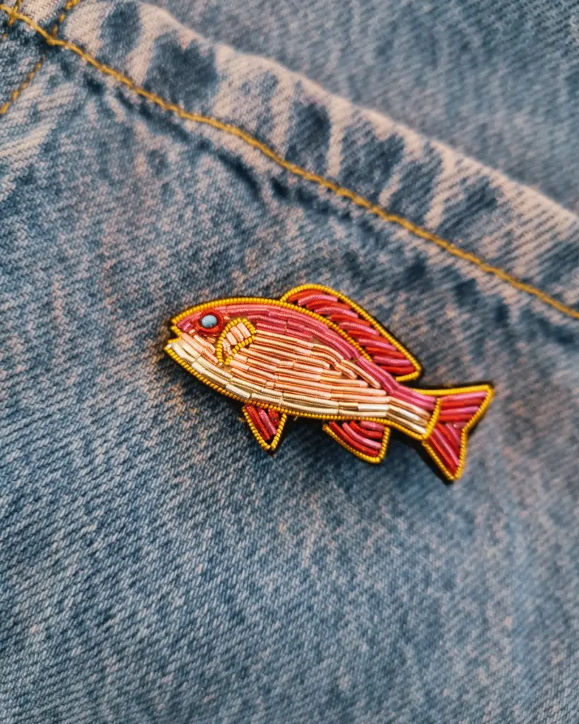 BROCHE TISSÉE POISSON ROSE
