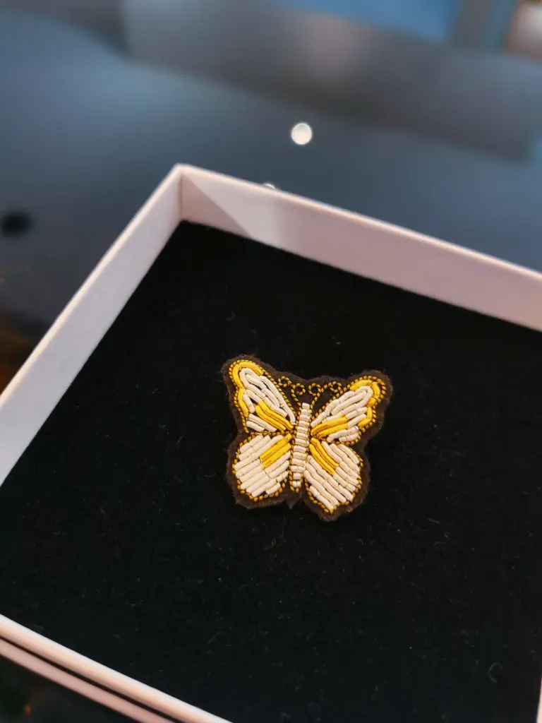 BROCHE TISSÉE MINI PAPILLON