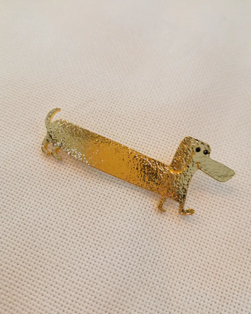 BROCHE TECKEL OR