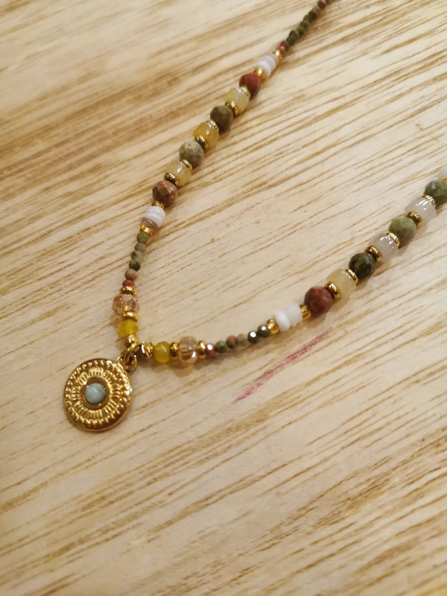 COLLIER ANNIE