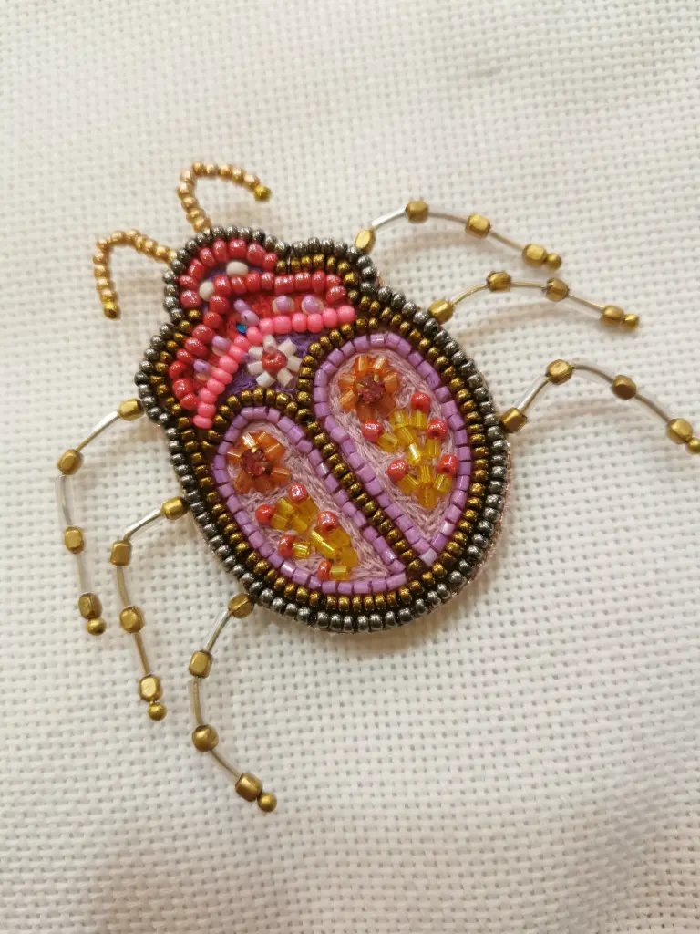 BROCHE DODI INSECTE ROSE