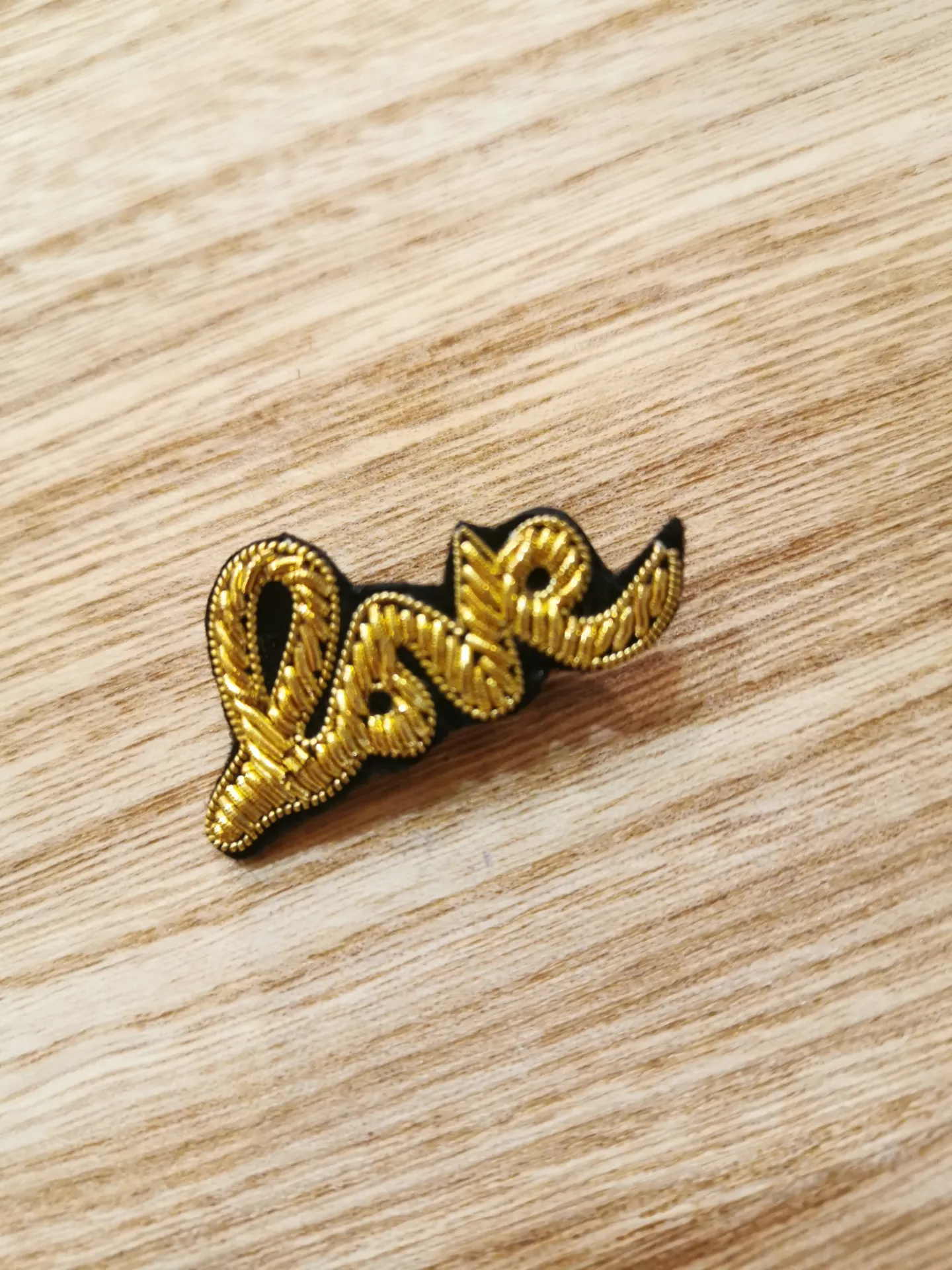 BROCHE LOVE