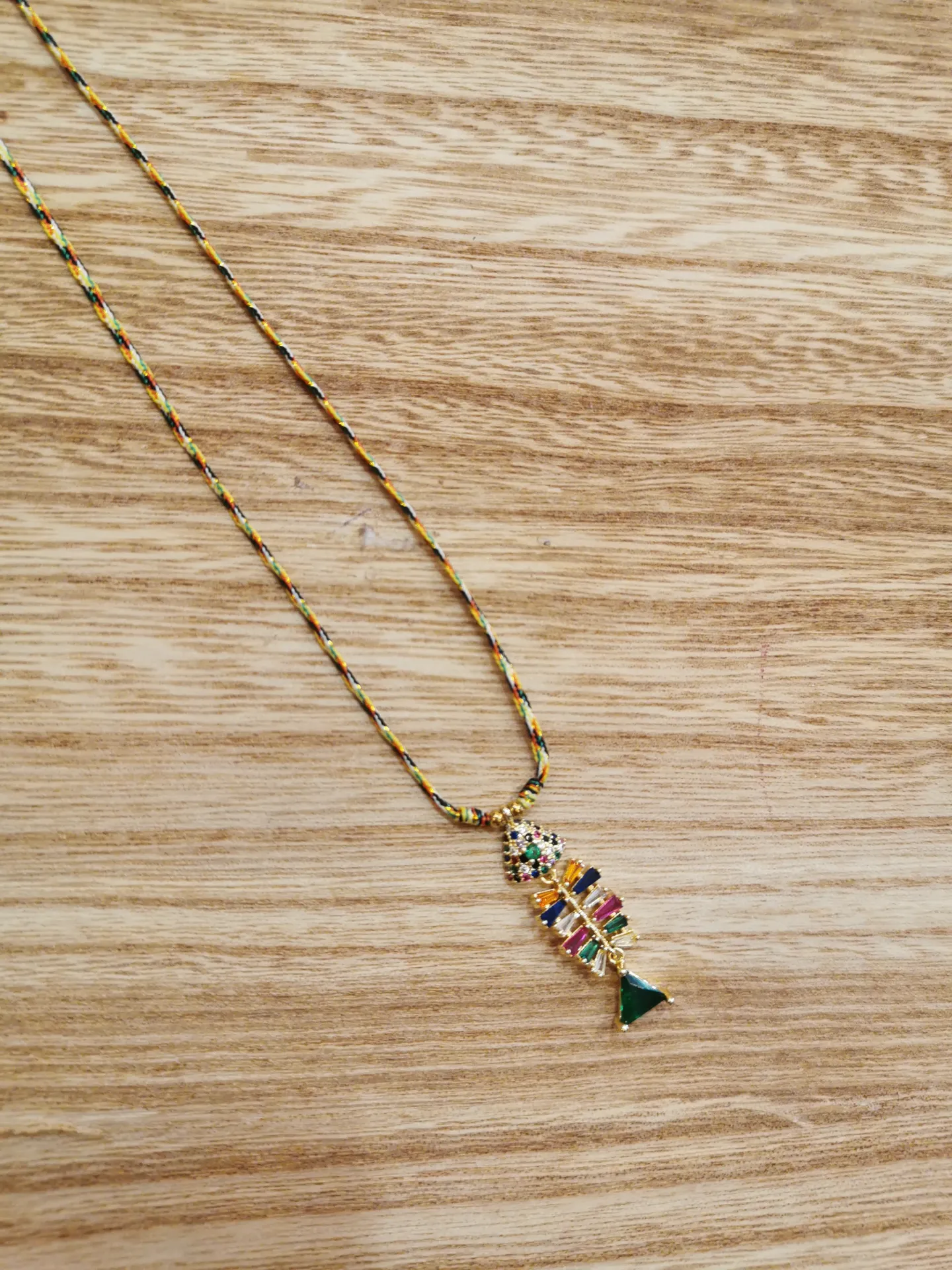 COLLIER IZZI