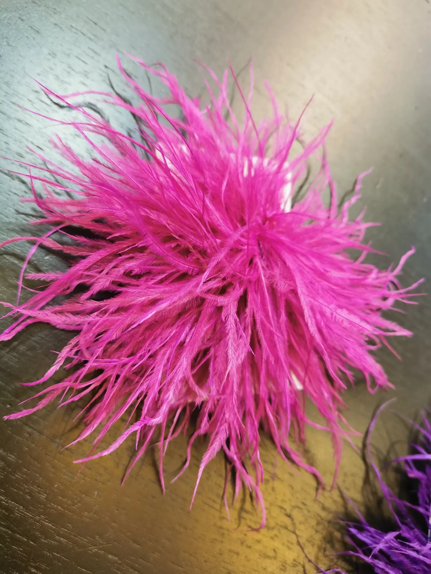BROCHE PLUME cyclamen