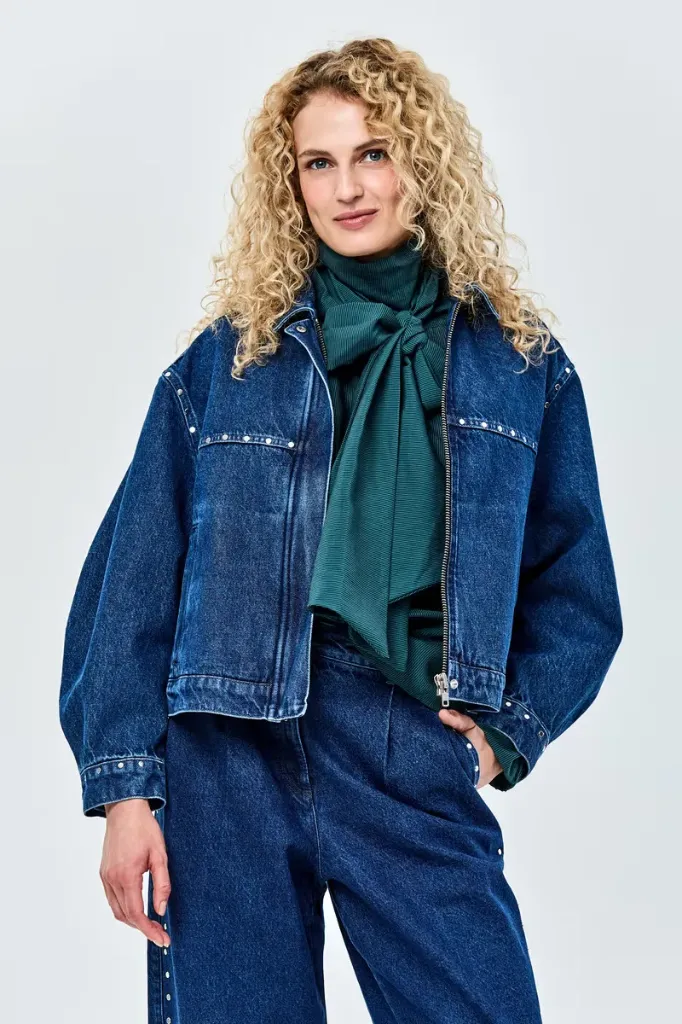 VESTE CURIOUSA