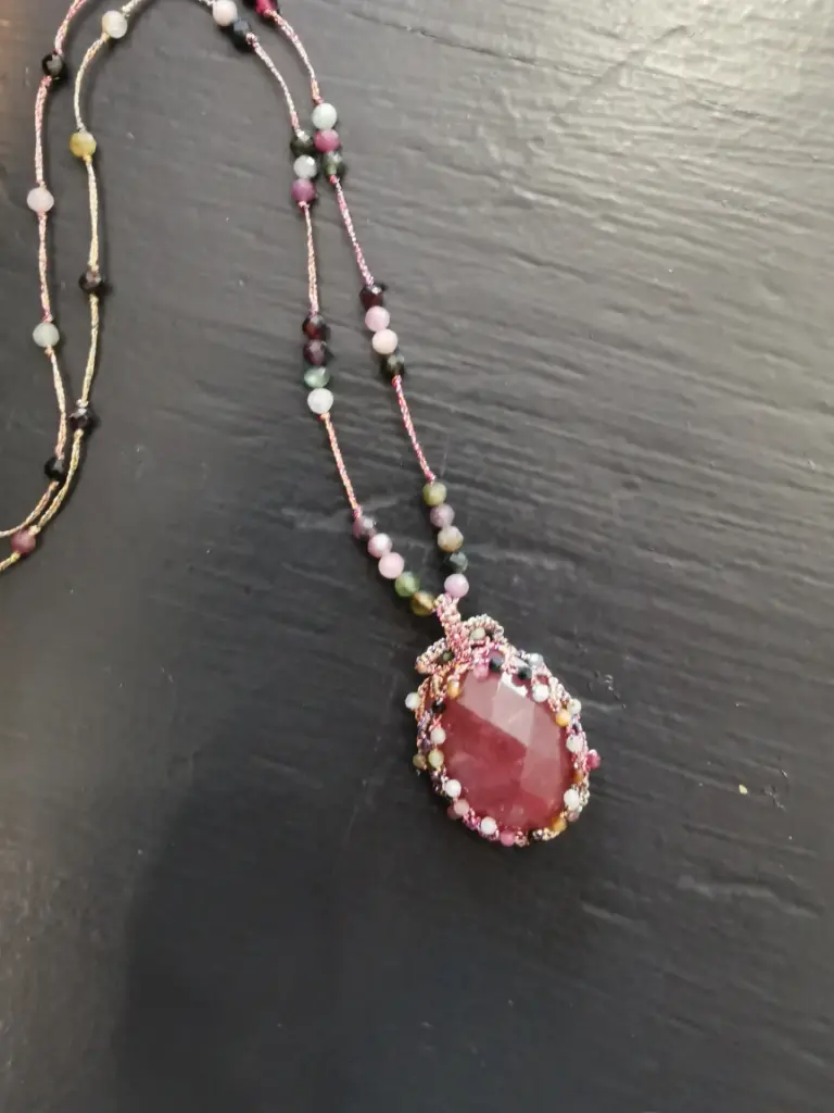 COLLIER MAUVE