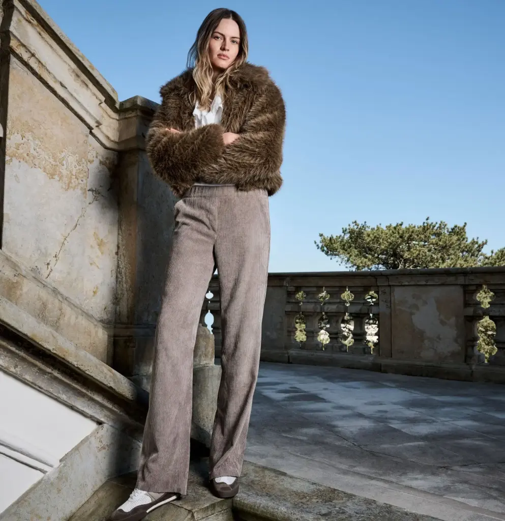 PANTALON CHIARA TAUPE VELOURS COTELE 