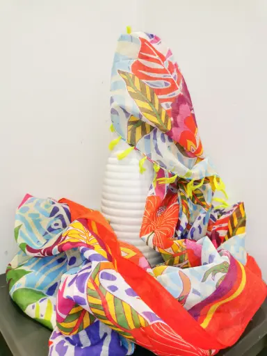 [582SL24001] FOULARD POMPOM MULTI FLOWER