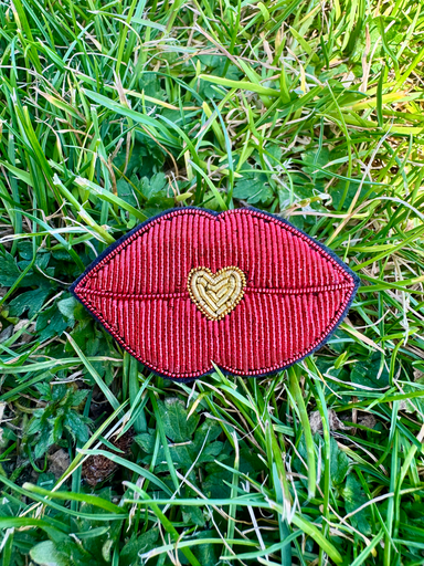 [DODI] BROCHE TISSEE BOUCHE