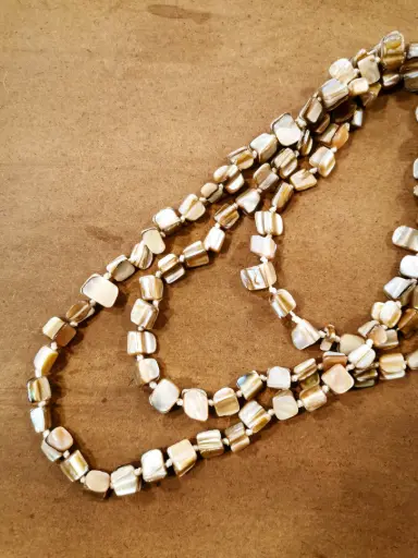 [B689M26001] COLLIER NACRE BEIGE